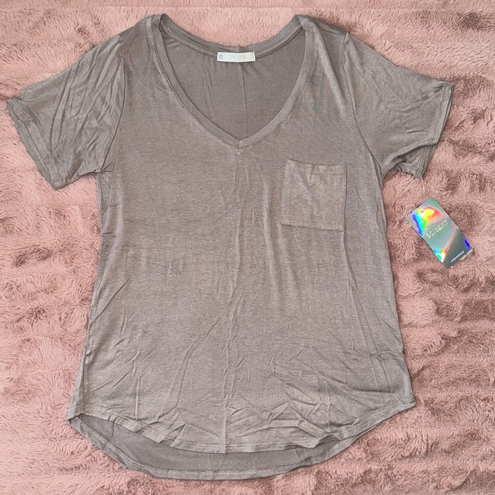 Tresics luxe super soft v-neck tee NWT